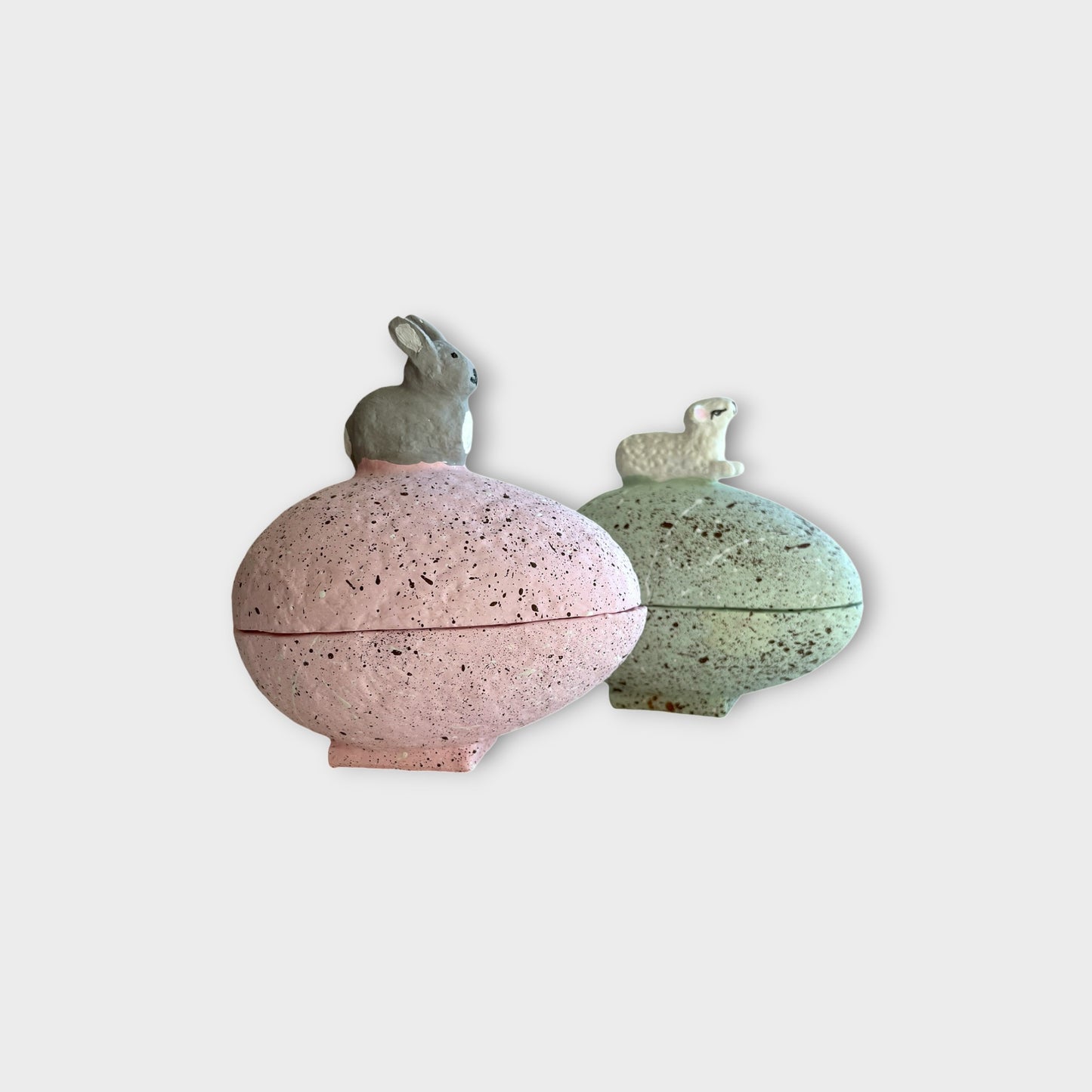 Großes Ei mit Osterlamm