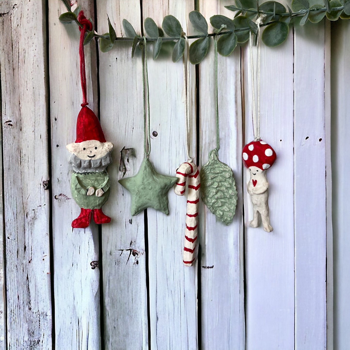 Pine cone hanging, green & brown