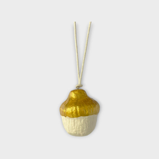 XO Handcraft dansk håndlavet julepynt ornament ophæng agern guld papmache genbrug bionedbrydelig