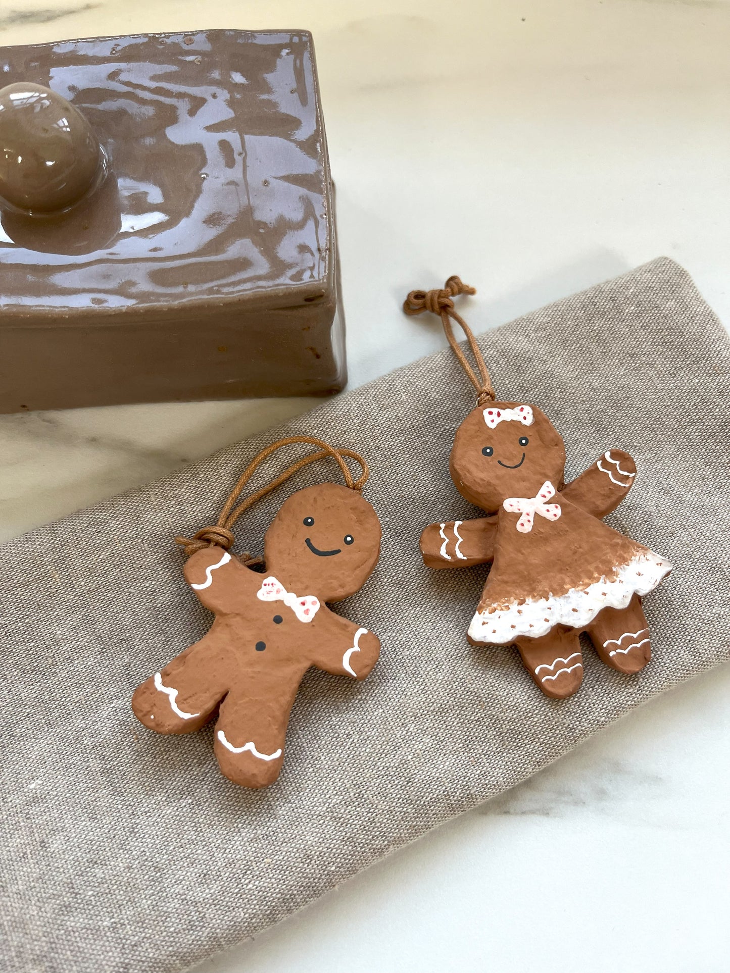 Honningkagepar – håndlavet juleophæng af genbrugspapir