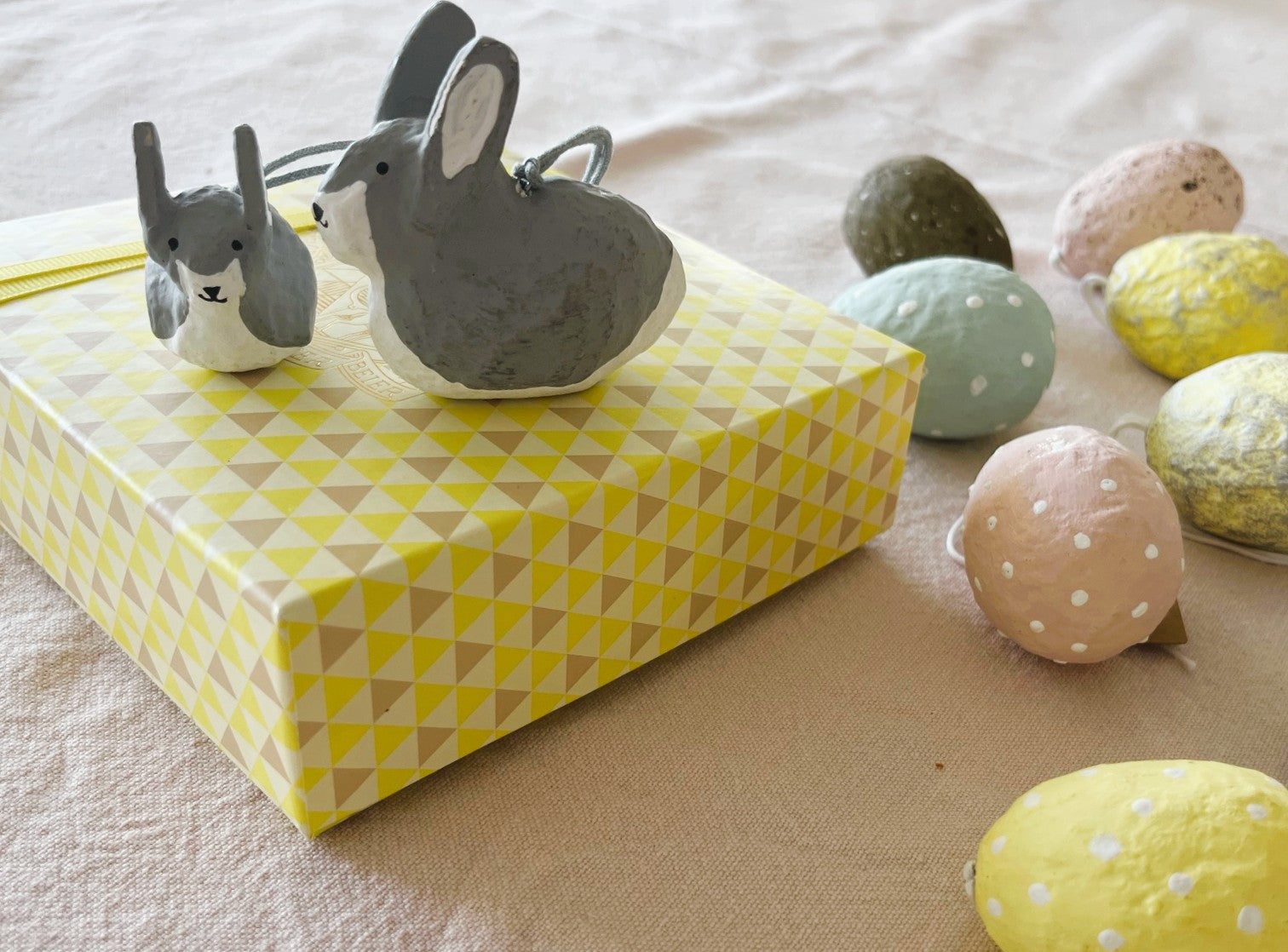 Håndlavet pynt, påske, bæredygtigt cotton papmache, papmache, handmade, easter, fairtrade, sustainable